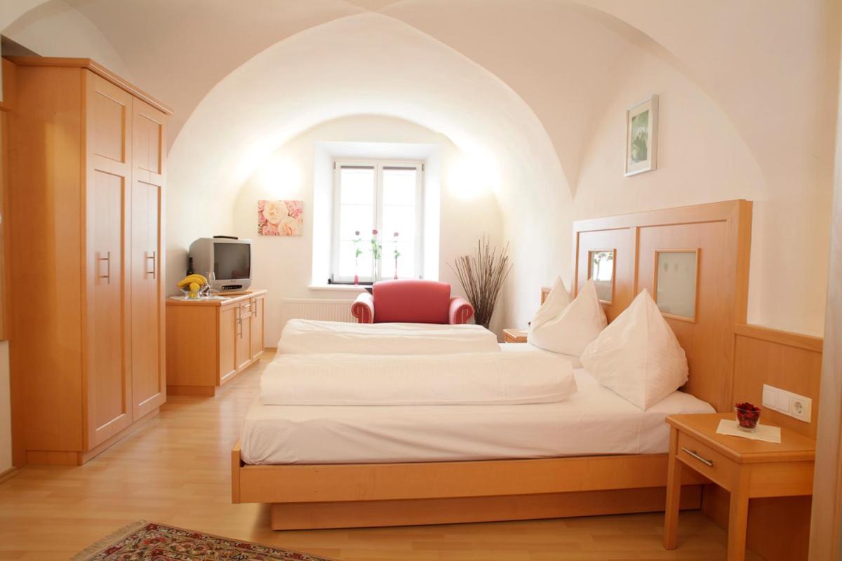 Raiffeisenhof Appartements 에렌하우센 외부 사진